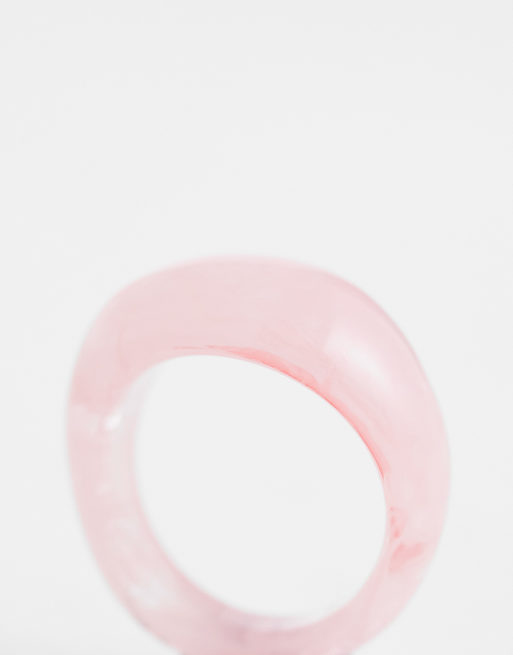 DesignB London – Rosa ring i harts, 3 av 3