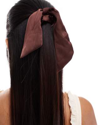 DesignB London - Scrunchie-Haargummi in Braun mit Schleife-Brown