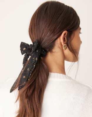 DesignB London - Scrunchie-Haargummi in Schwarz mit Schleife und Sternmuster