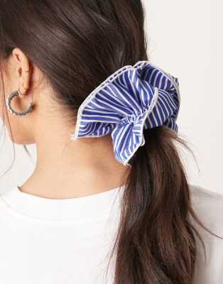 DesignB London - Scrunchie in Marineblau und Weiß gestreift