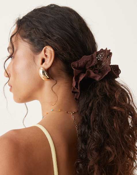 DesignB London - Scrunchie van broderie in chocoladebruin - view 1