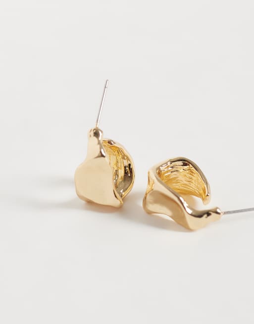 DesignB London sculpted hoop earrings in gold, 4 of 4