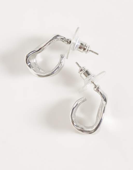 DesignB London sculpted  hoop earrings in silver, 3 of 4