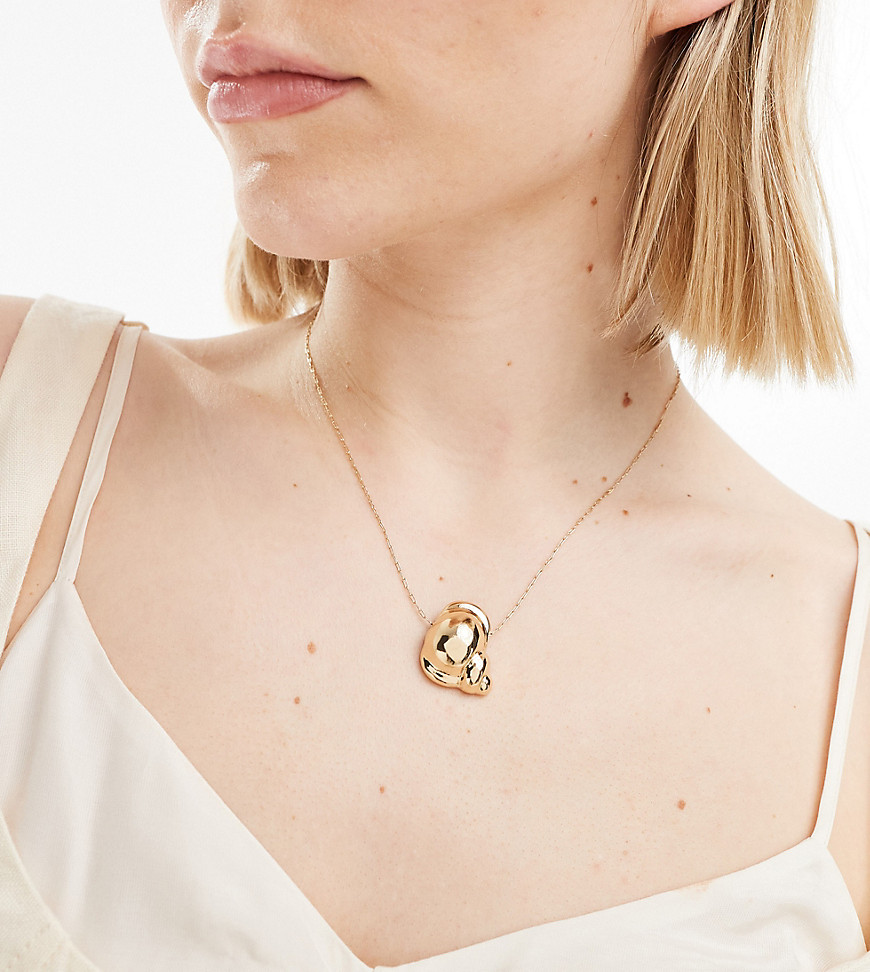 DesignB London shell pendant necklace in gold