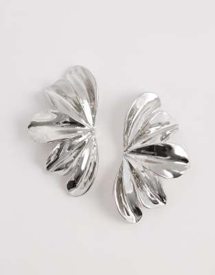 DesignB London - Silberfarbene 3D-Blumen-Ohrstecker