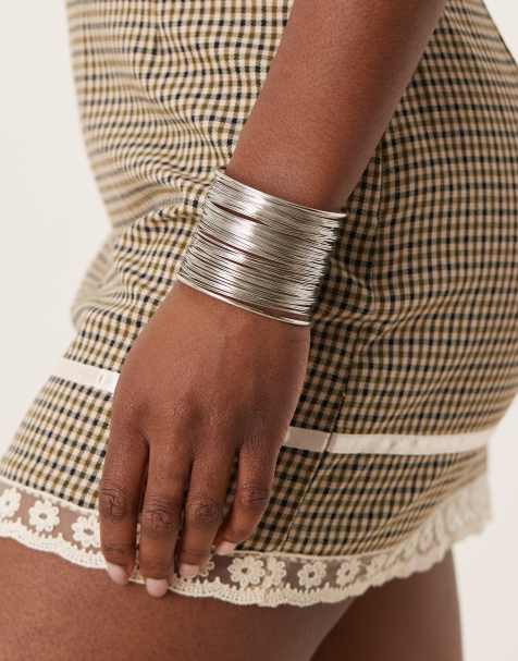 DesignB London – Silverfärgad armring i statementstil - view 1
