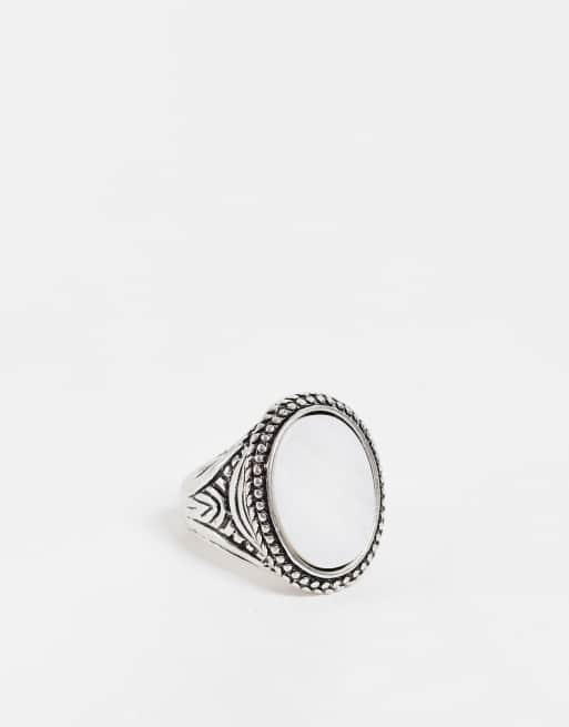 DesignB London – Silverfärgad ring med stor vit sten