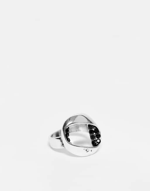 DesignB London – Silverfärgad statement-ring med blå halvädelsten