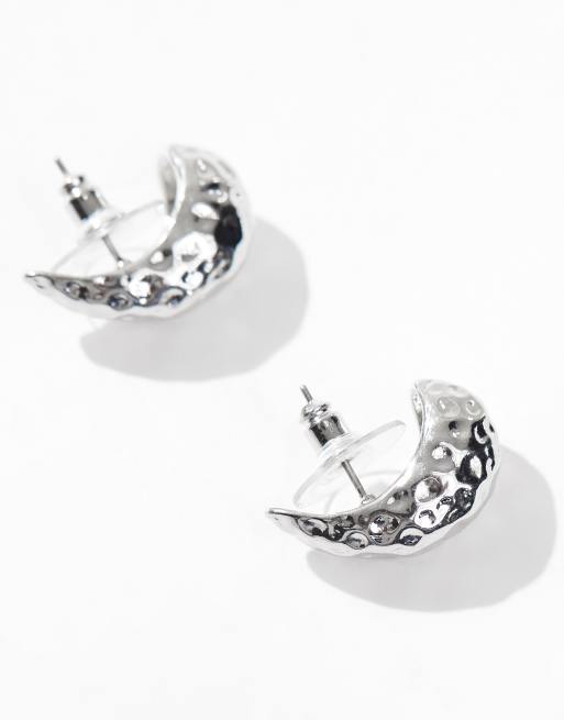 DesignB London – Silverfärgade, hamrade, grova creoler  , 2 av 4