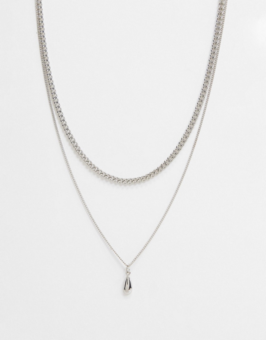 DesignB London – Silverfärgat halsband med fina kedjor och hängsmycke