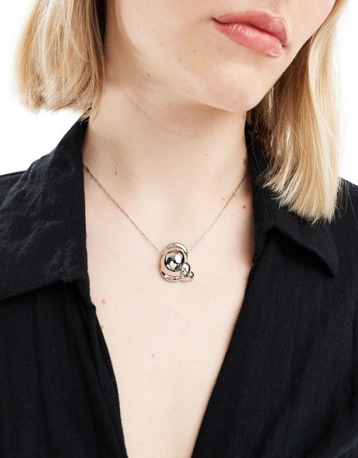 DesignB London – Silverfärgat halsband med snäckberlock