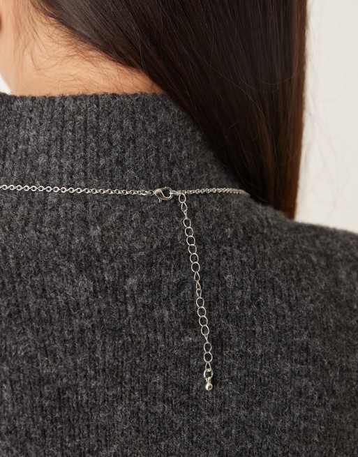 DesignB London – Silverfärgat halsband med statementhänge, 2 av 3