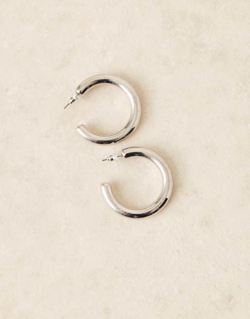 DesignB London - Sølvfarvede chunky hoop-øreringe på 40 mm, 3 af 3