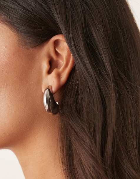 DesignB London - Sølvfarvede dråbeformede hoop-øreringe - view 1