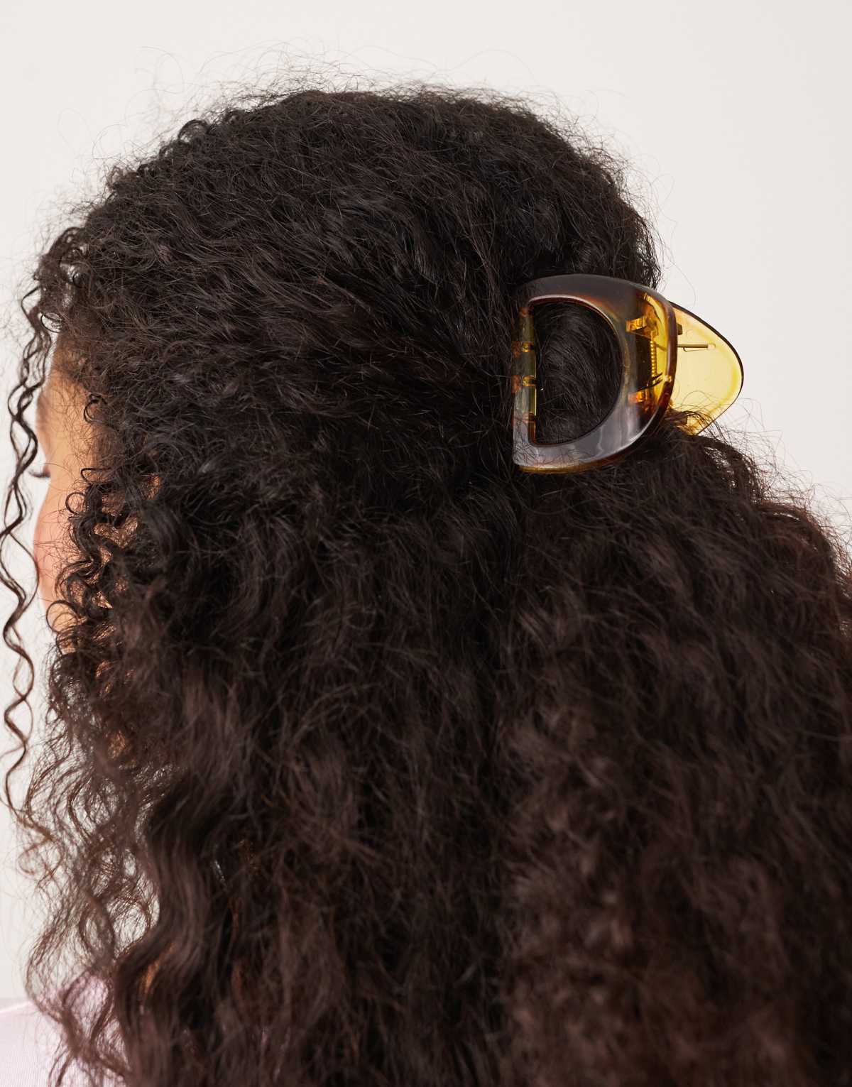 DesignB London small curved hair claw in brown