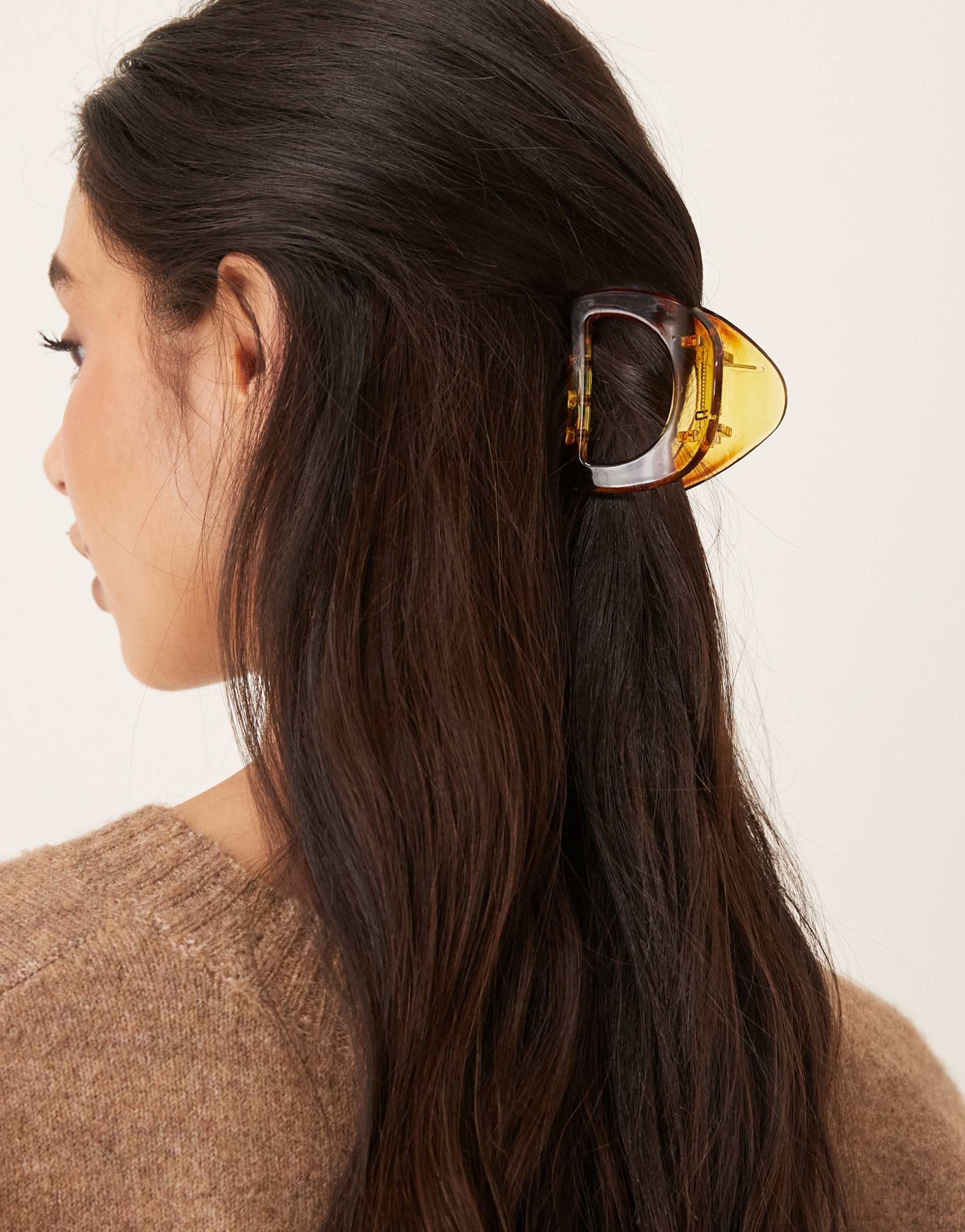 designb london small curved hair claw in brown