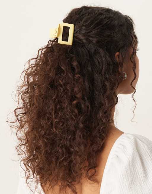 DesignB London small hair claw in butter yellow, 3 of 3