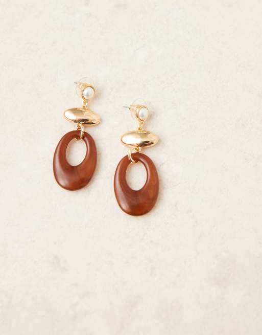 DesignB London statement drop earrings in gold tone and brown resin, 3 of 3