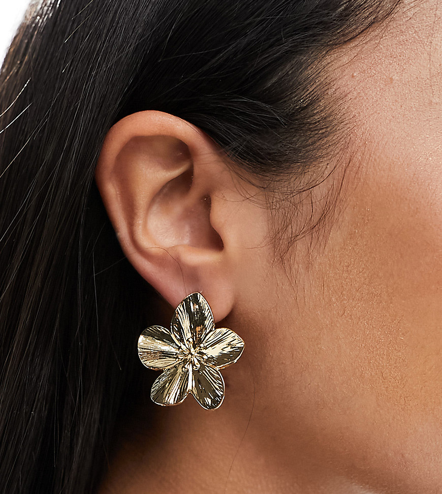 DesignB London statement flower stud earrings in gold