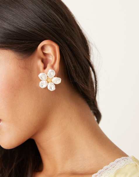 DesignB London statement flower stud earrings in pearl and gold - view 1
