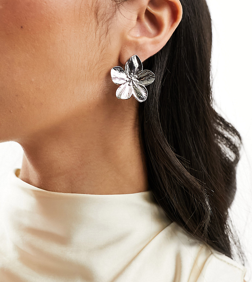 DesignB London statement flower stud earrings in silver