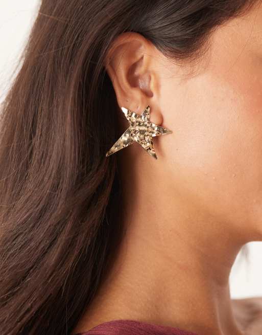 DesignB London statement hammered star stud earrings in gold, 3 of 3