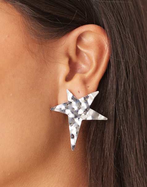 DesignB London statement hammered star stud earrings in silver - view 1