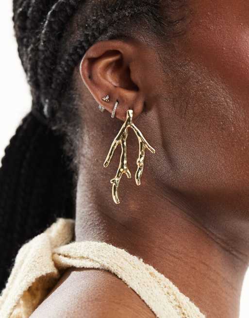 DesignB London - Statement koraal oorbellen in goud 