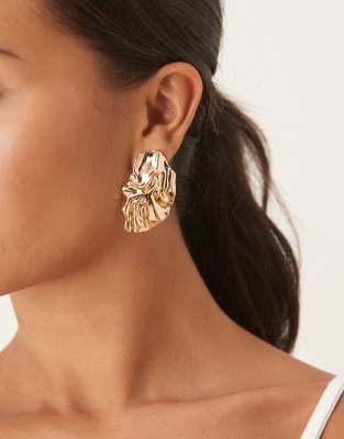 DesignB London - Statement-Ohrstecker in geschmolzener Goldoptik-Goldfarben