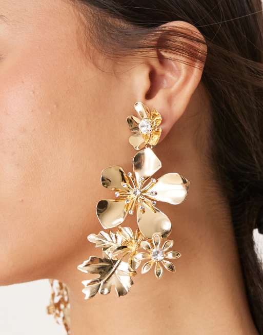 DesignB London - Statement oorhangers met bloemen in goud