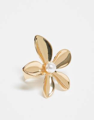 DesignB London - Statement-Ring in goldfarbener Blütenform
