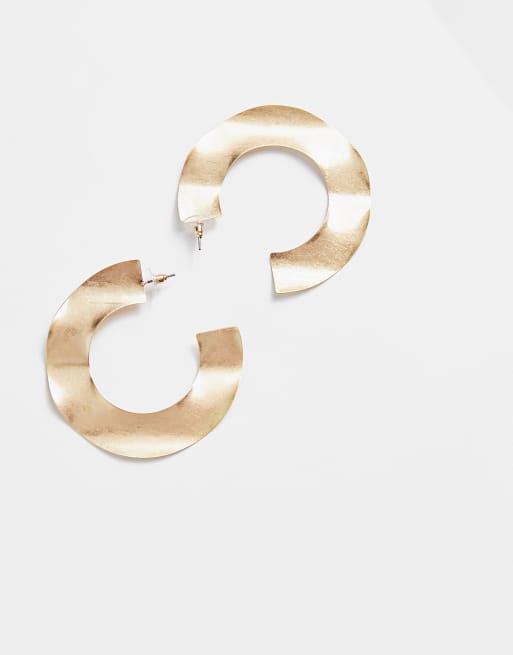 DesignB London statement wave hoop earrings in gold tone, 4 of 4