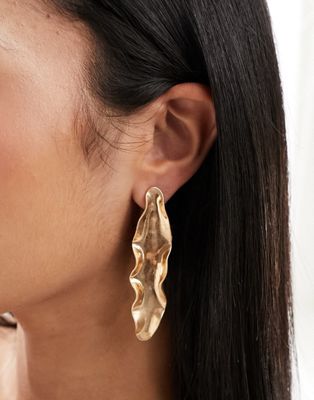 DesignB London statement wave stud earrings in gold - ASOS Price Checker