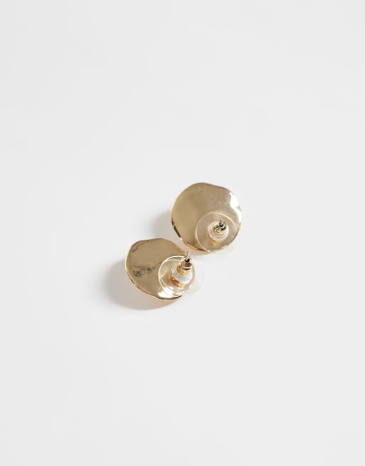 DesignB London stud earrings with pearl detail in gold, 3 of 4