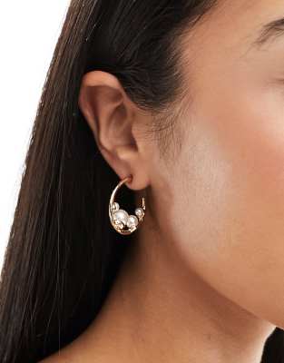 DesignB London stud hoop earrings with pearl detail in gold