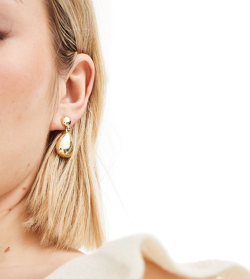 DesignB London teardrop stud earrings in gold