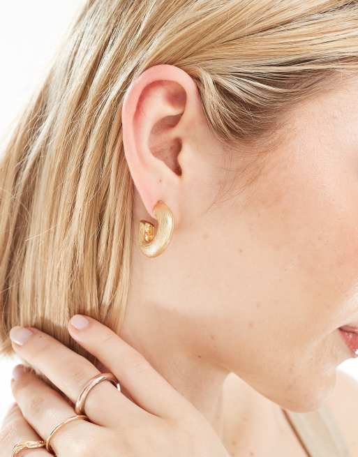 DesignB London textured chunky hoop earrings in gold 