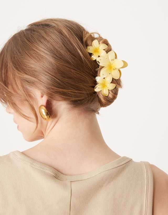 DesignB London triple hawaiian flower hair claw clip in yellow | ASOS