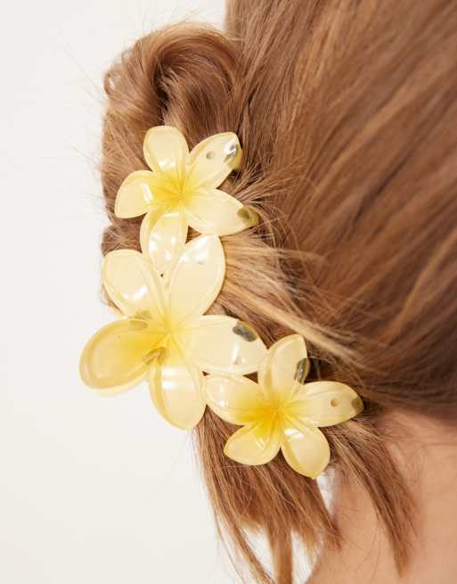 DesignB London triple hawaiian flower hair claw clip in yellow | ASOS