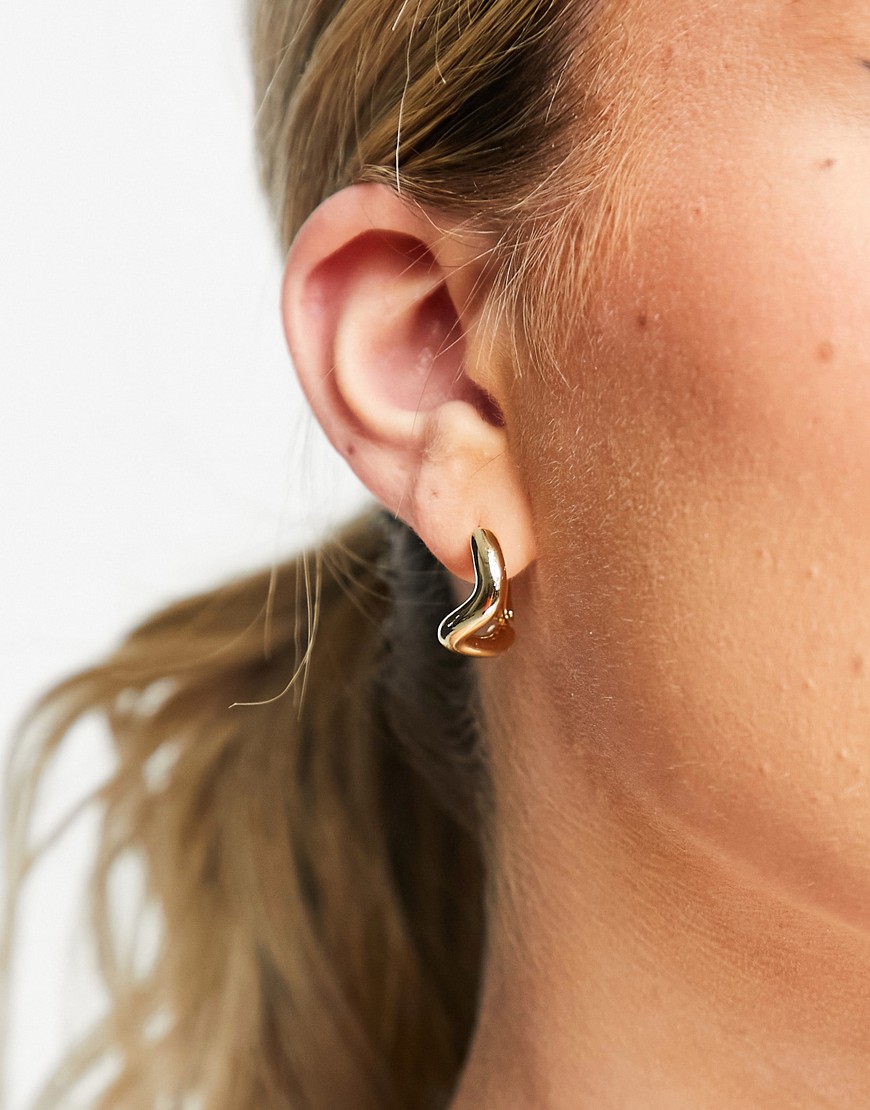 DesignB London twist huggie hoop earrings in gold tone