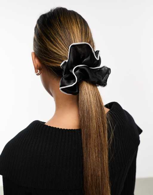 DesignB London – Übergroßer Organza-Scrunchie in Schwarz mit Ziernaht
