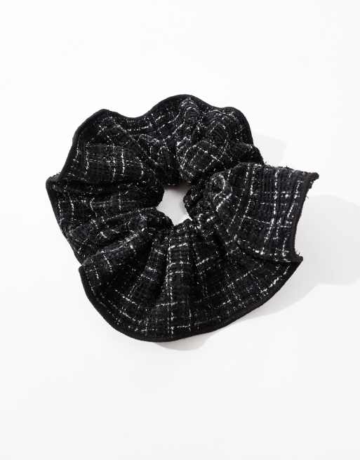 DesignB London – Übergroßer Scrunchie-Haargummi aus Tweed in Schwarz  , 3 von 4