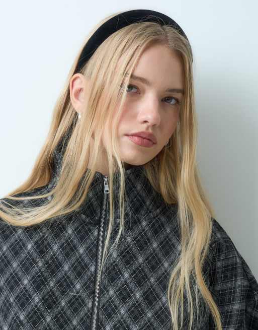 DesignB London velvet alice headband in black, 3 of 3