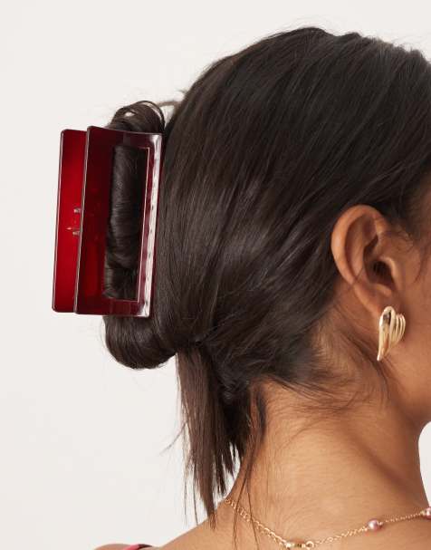 DesignB London – Vinröd, vinklad hårklämma med blomdesign - view 1