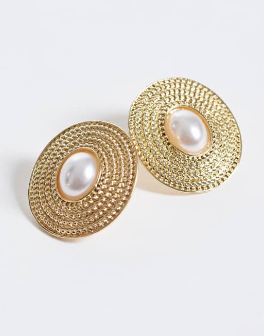DesignB London vintage inspired stud earrings with  pearl detail in gold, 3 of 4