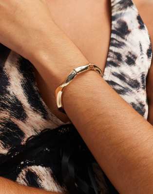 DesignB London DesignB London wavey bangle bracelet in gold
