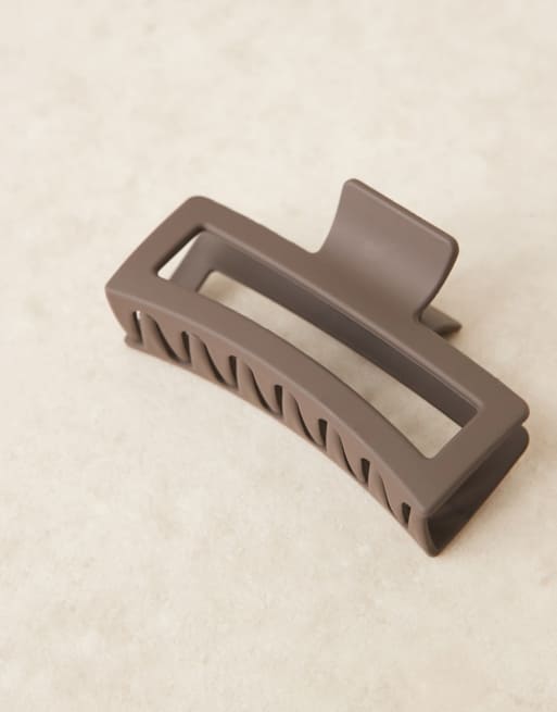 DesignB London XL hair claw in chocolate brown, 2 of 4