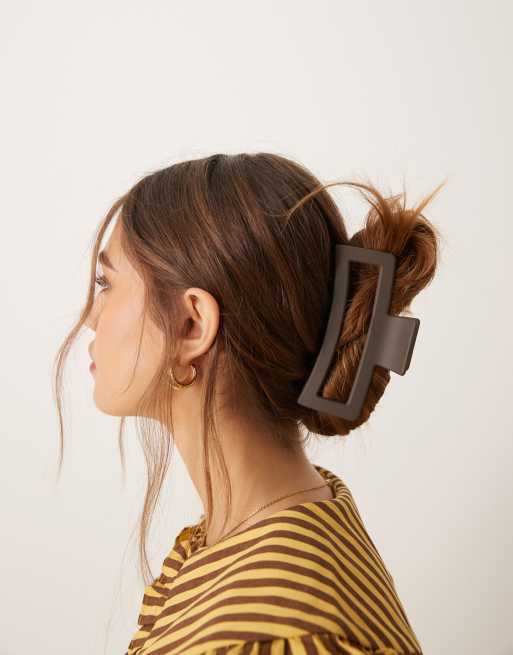 DesignB London XL hair claw in chocolate brown, 4 of 4