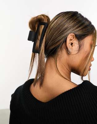 DesignB London XL hair claw in matte black  - ASOS Price Checker