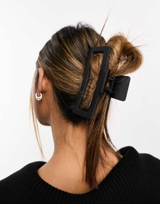 DesignB London XL hair claw in matte black , 2 of 4